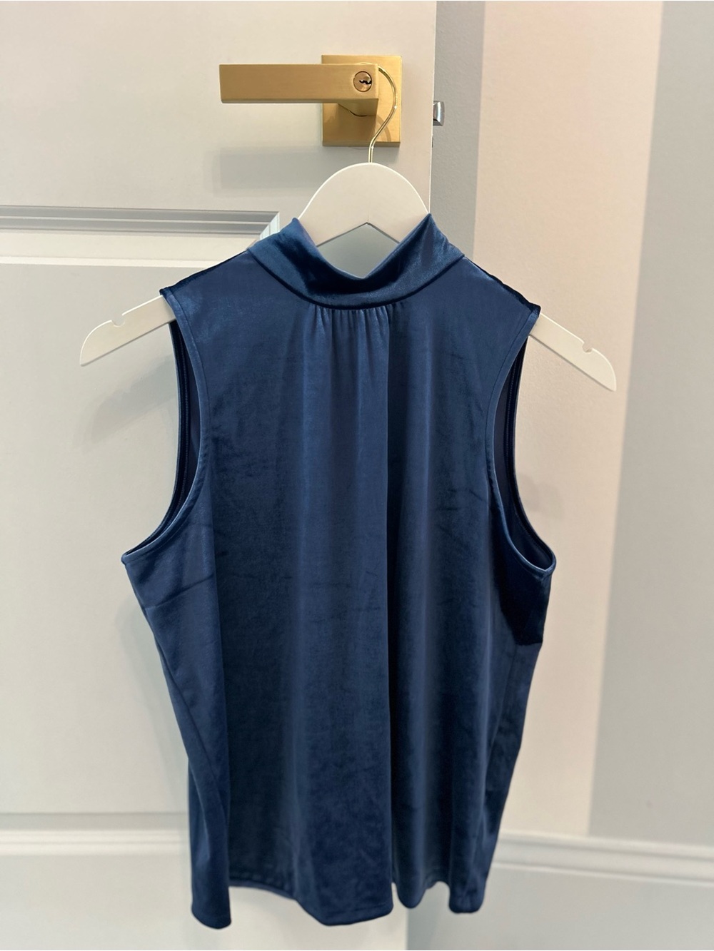 Banana Republic Sleeveless Velvety Mock Neck Top in Navy/ Size Small NWT